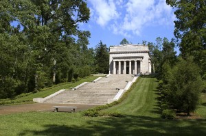 BUILDING WHERE ABE LINCOLN BORN